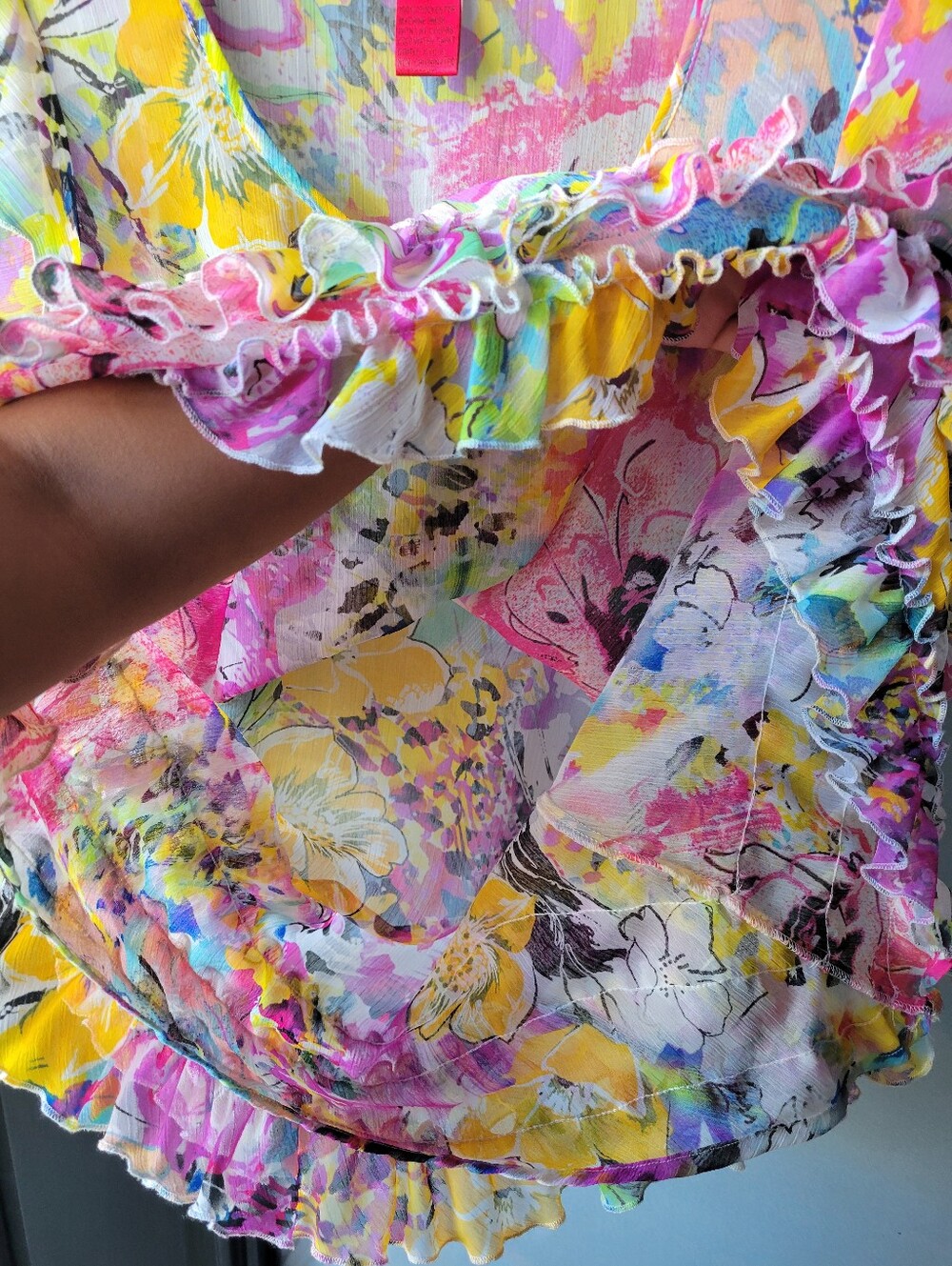 Cristina vibrant, Multi-colored Floral print Short Sleeve Top Med Ruffled - Picture 7 of 9